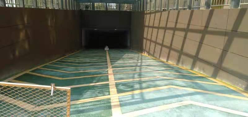 1607326302179091.jpg 蘇州十二中車庫坡道防滑.jpg