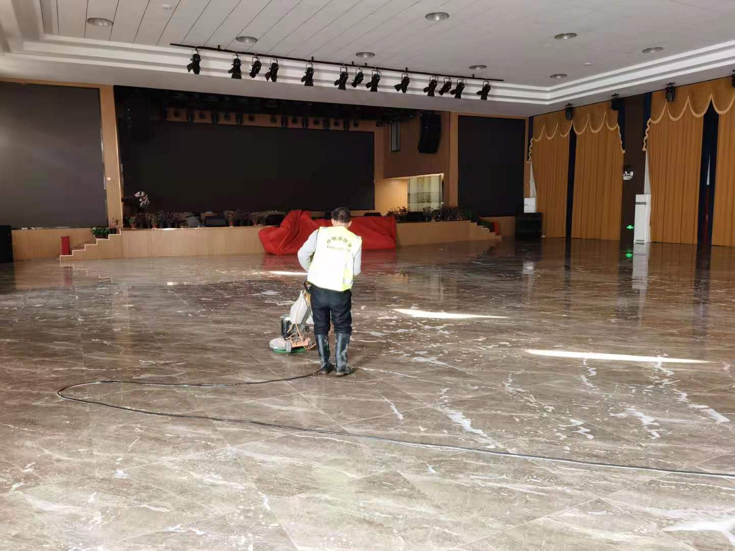 祥明源食堂瓷磚防滑，學(xué)校瓷磚防滑，醫(yī)院瓷磚防滑